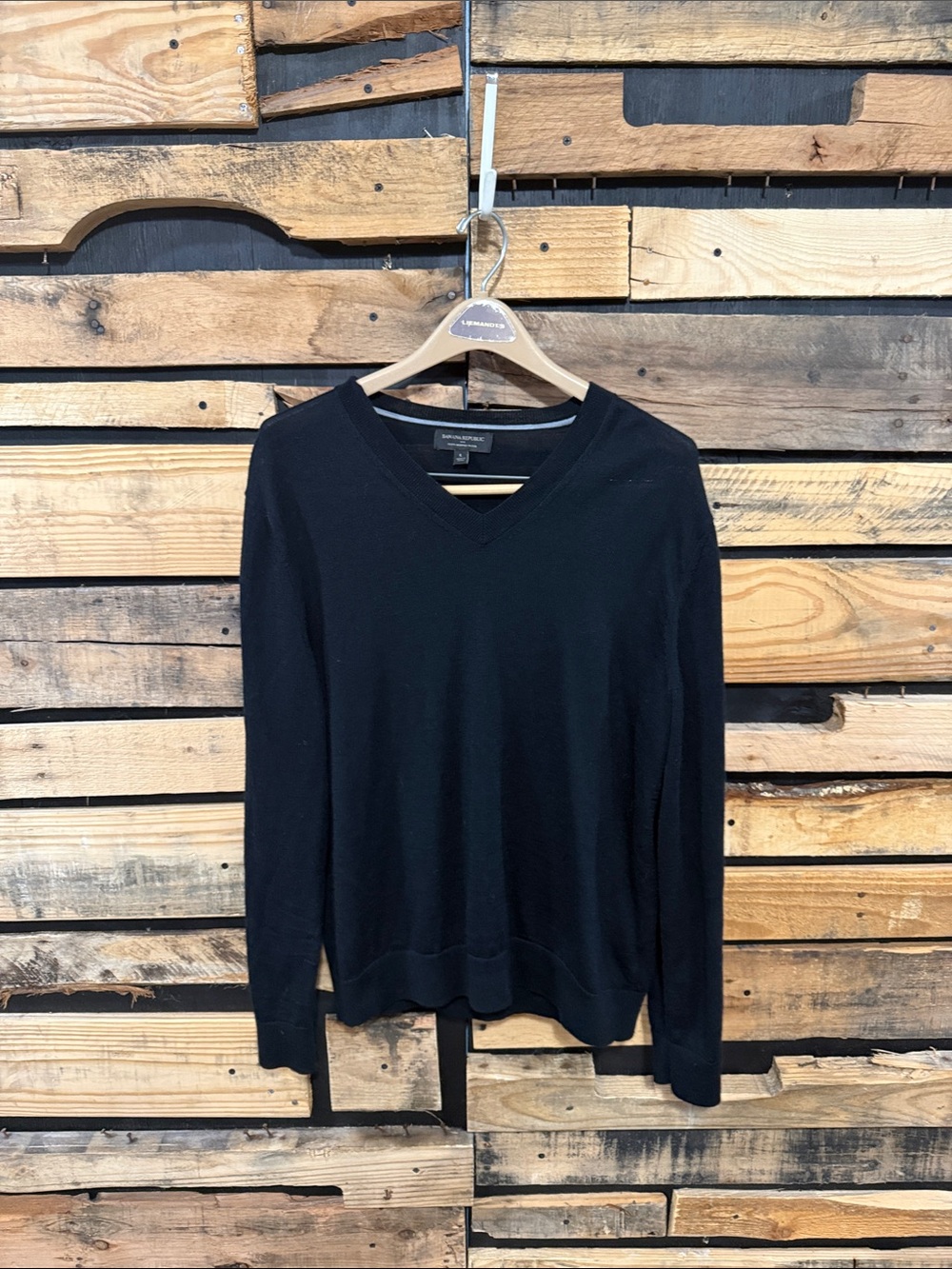 Men’s Banana Republic Black 100% Merino Wool V-Neck Lightweight Sweater Large